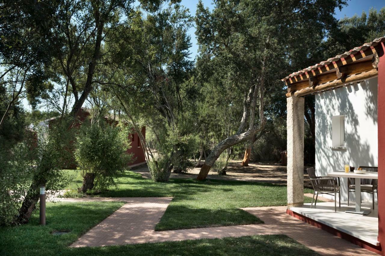 Li Neuli Country Club Hotel San Pantaleo Exterior photo