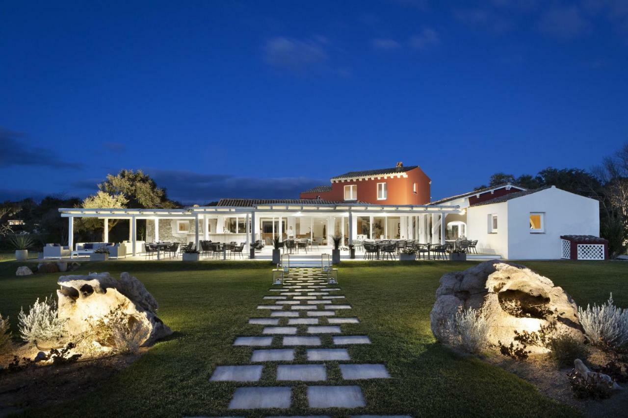 Li Neuli Country Club Hotel San Pantaleo Exterior photo