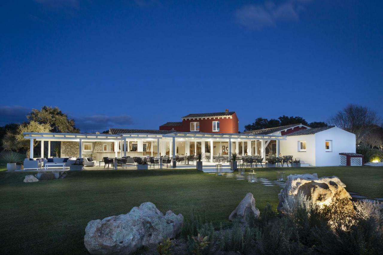 Li Neuli Country Club Hotel San Pantaleo Exterior photo