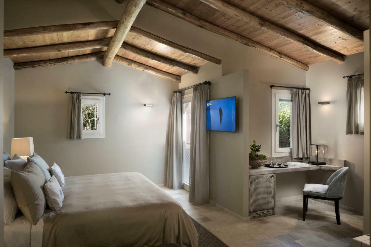 Li Neuli Country Club Hotel San Pantaleo Exterior photo